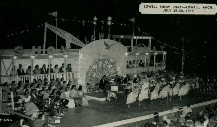 Lowell Showboat VI - Postcard (newer photo)